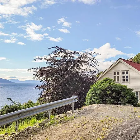 Stunning In With Kitchen Casa de Férias Brekke (Sogn og Fjordane)